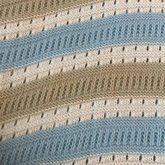 oversized sweater it kind of fits like a dress fits like a large/extra large - Picture 2 of 8